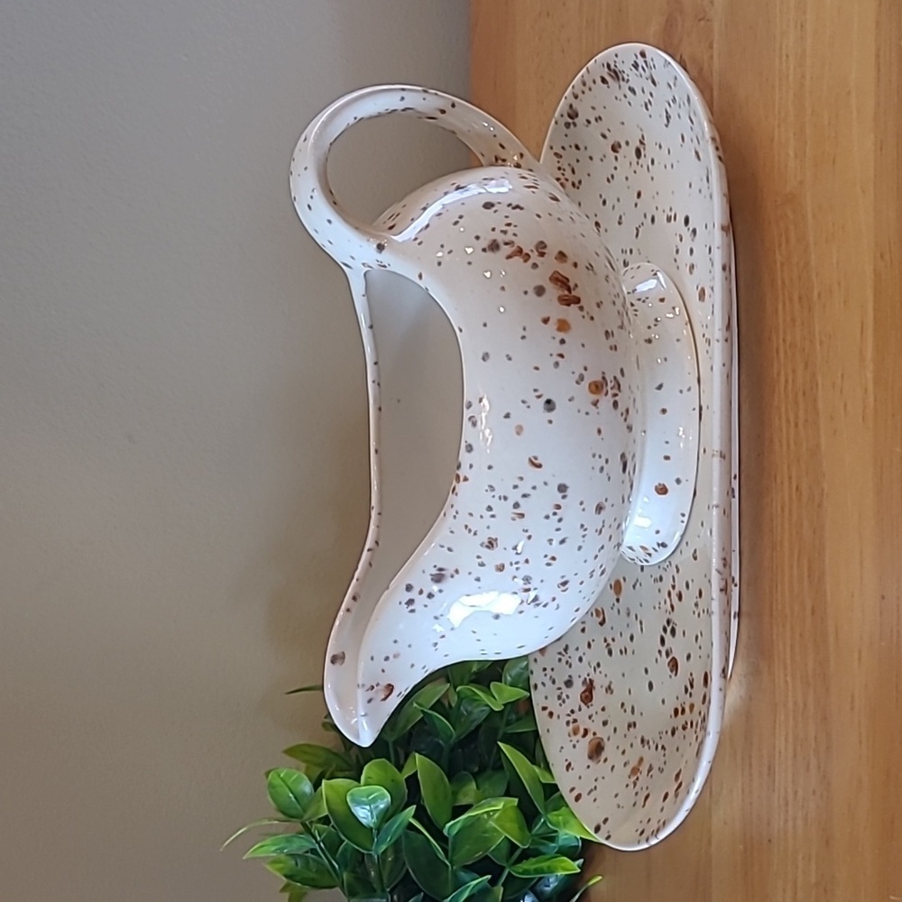 ARNELS Vintage MCM Handpainted Ceramic Gravy Boat and Matching Underplate